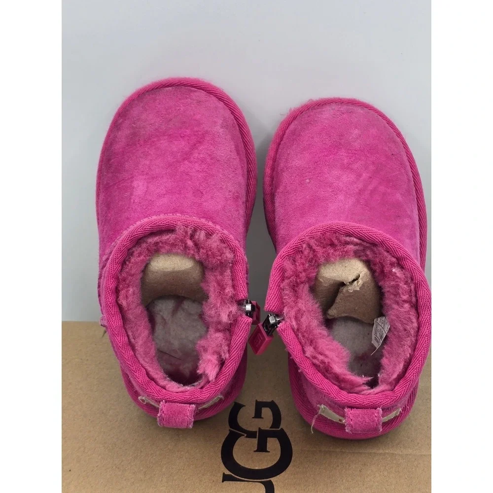 UGG Kids Mini Boot in Hot Pink